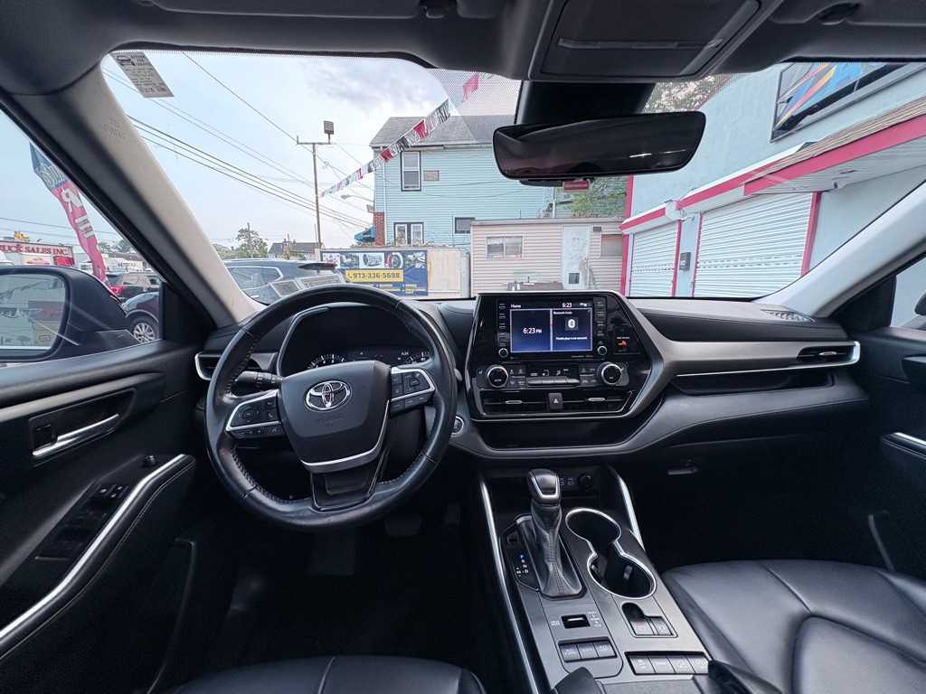 2022 Toyota Highlander Image 17