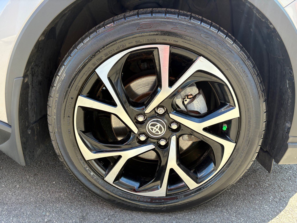2020 Toyota C-HR Image 36
