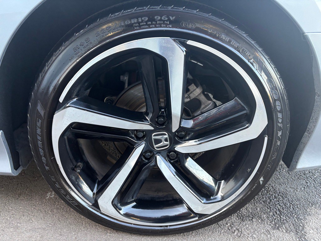 2020 Honda Accord Image 36