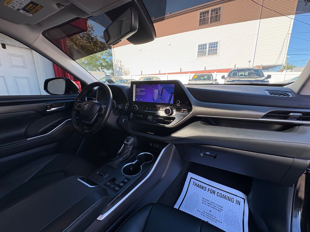2024 Toyota Highlander Image 25