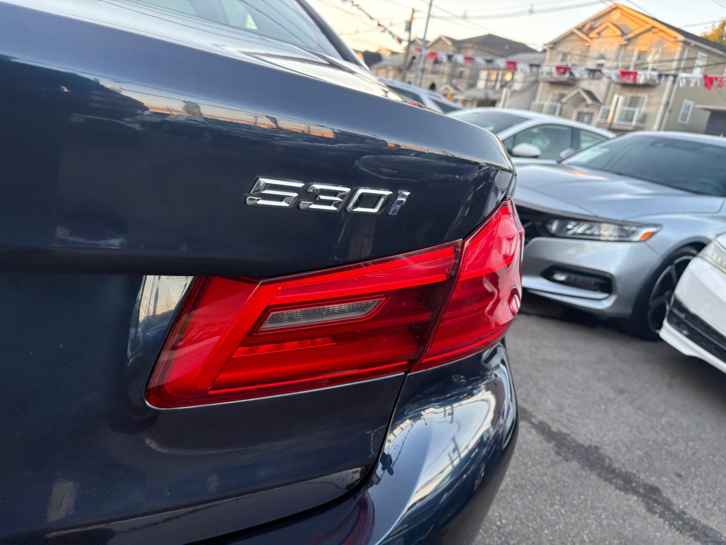 2018 BMW 5 Series Image 11