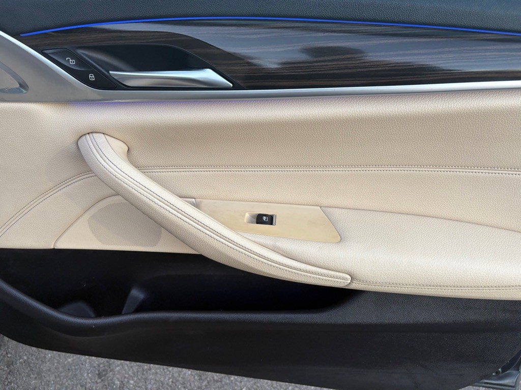 2018 BMW 5 Series Image 29