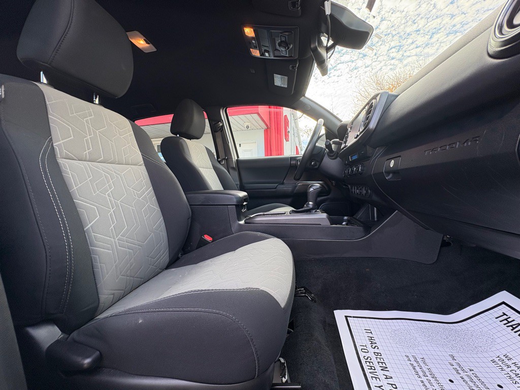 2021 Toyota Tacoma Image 24
