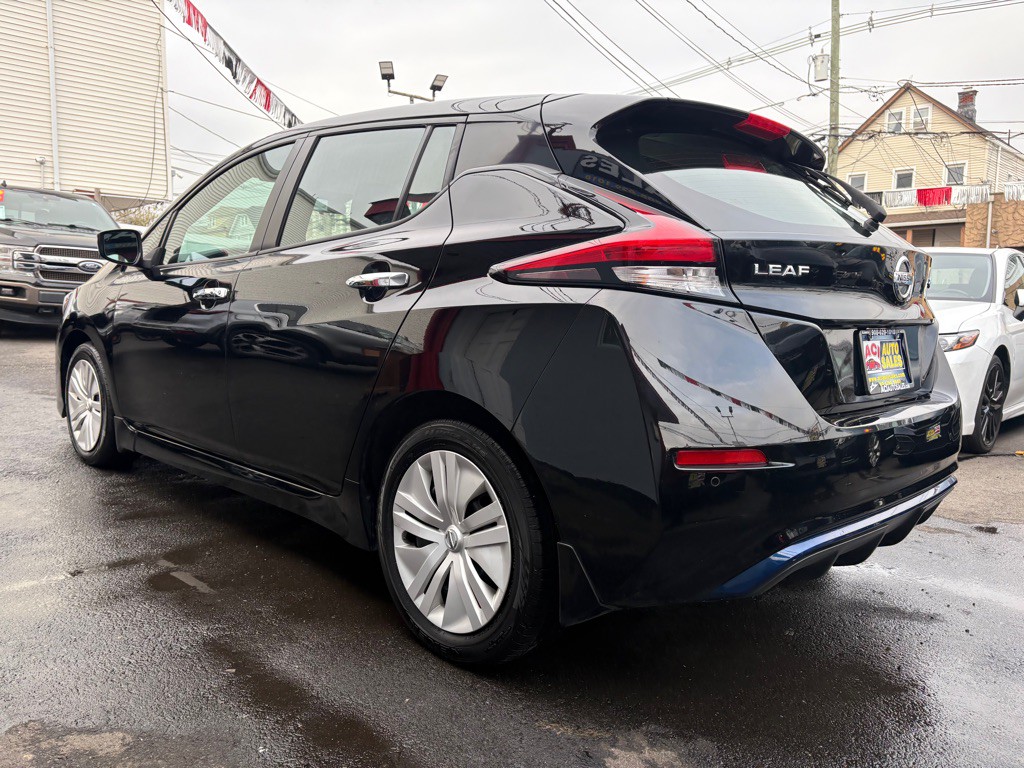 2022 Nissan Leaf Image 5