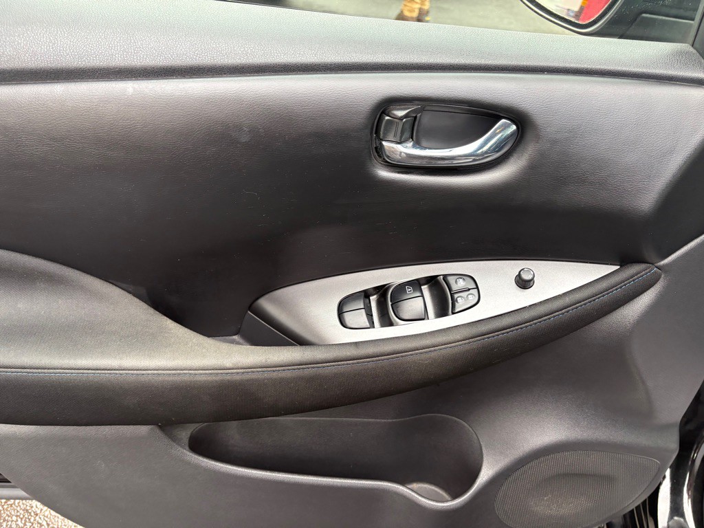 2022 Nissan Leaf Image 13