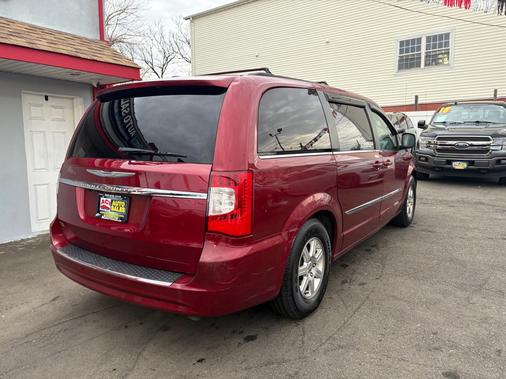 2012 Chrysler Town & Country Image 7