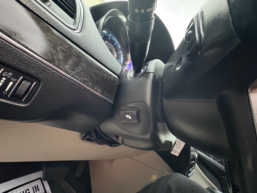 2012 Chrysler Town & Country Image 14