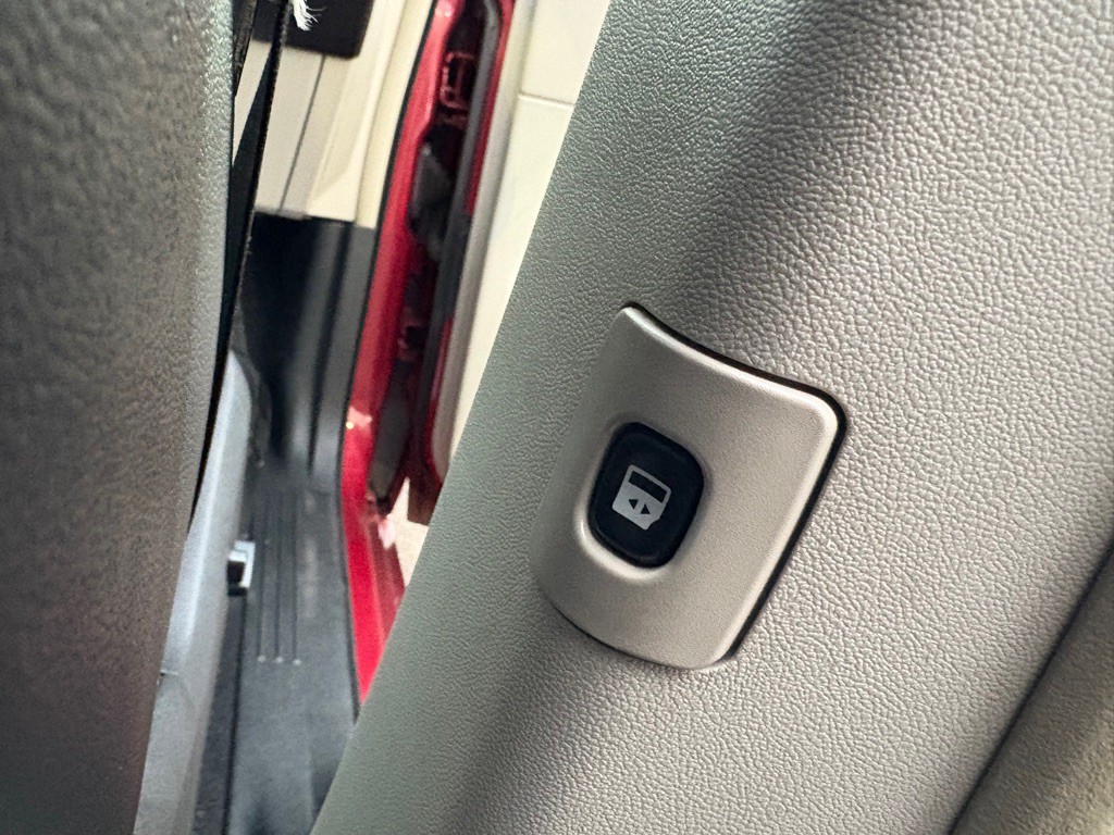 2012 Chrysler Town & Country Image 33