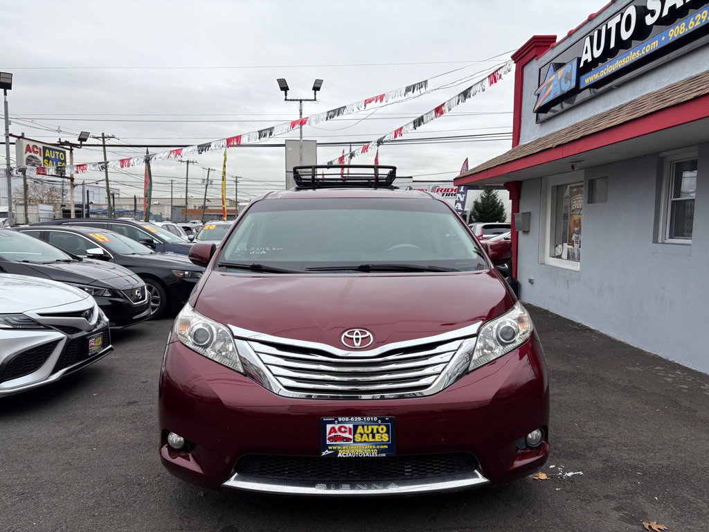 2011 Toyota Sienna Image 2
