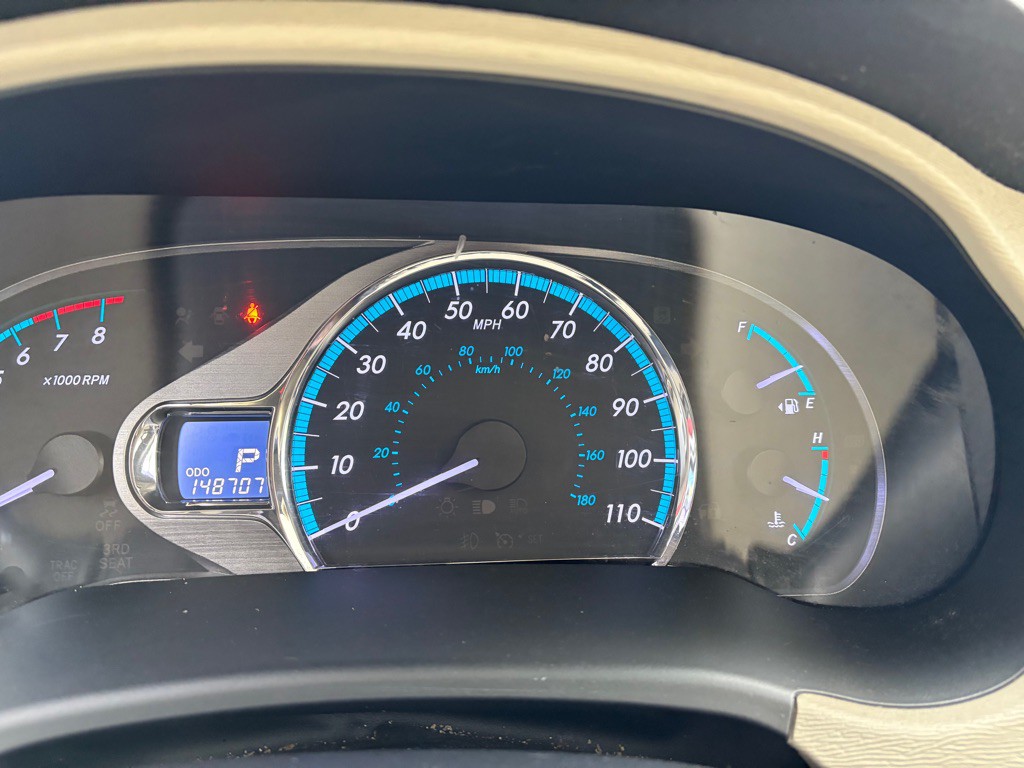 2011 Toyota Sienna Image 15