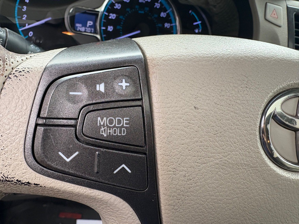 2011 Toyota Sienna Image 16