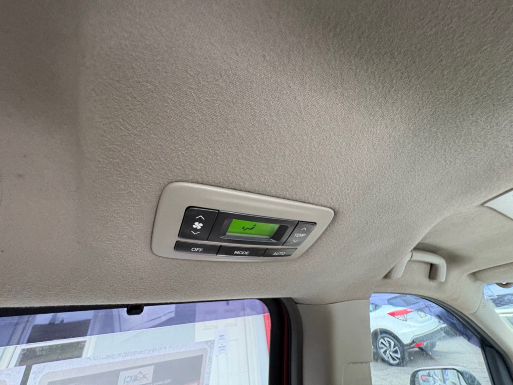 2011 Toyota Sienna Image 27