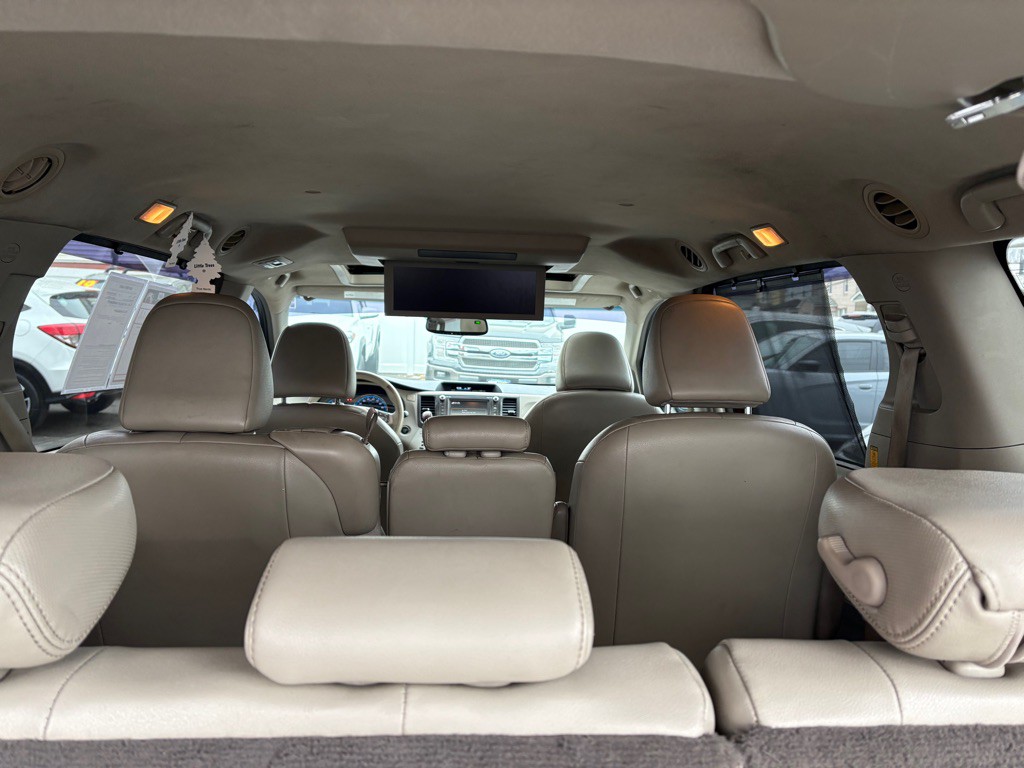2011 Toyota Sienna Image 30