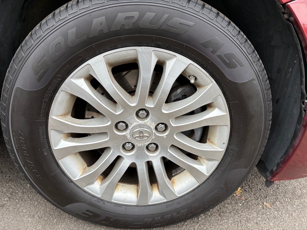 2011 Toyota Sienna Image 33