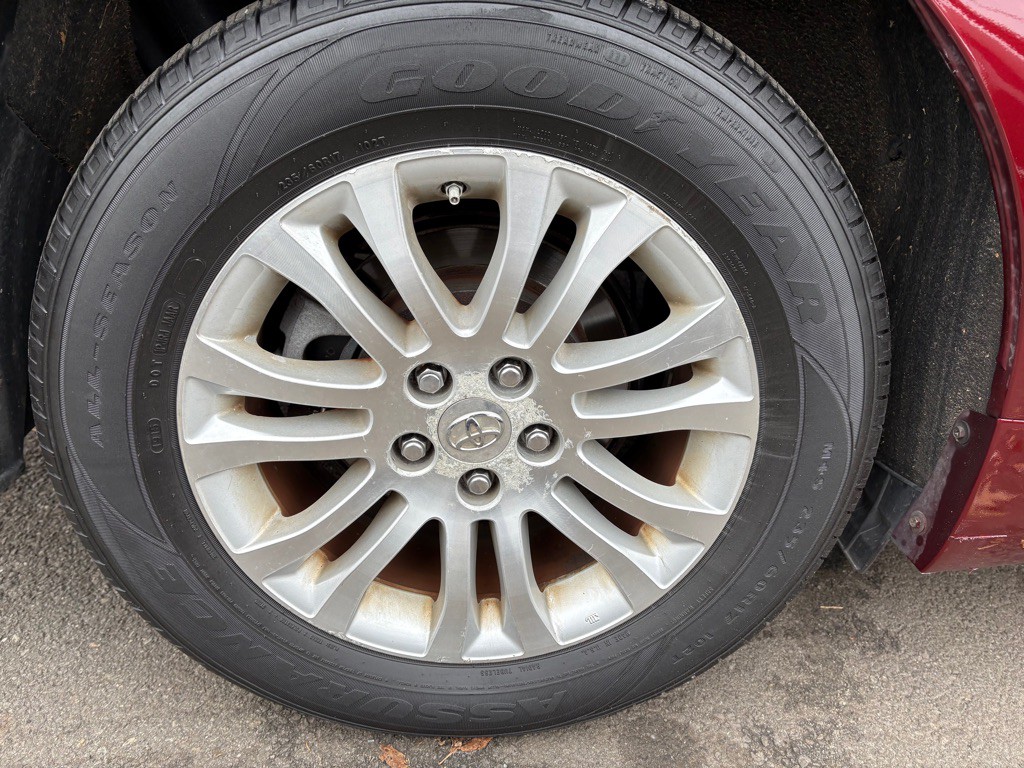 2011 Toyota Sienna Image 34