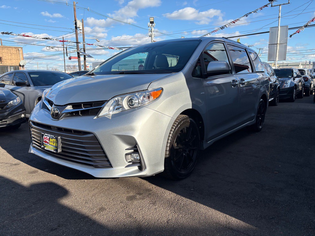 2019 Toyota Sienna Image 3