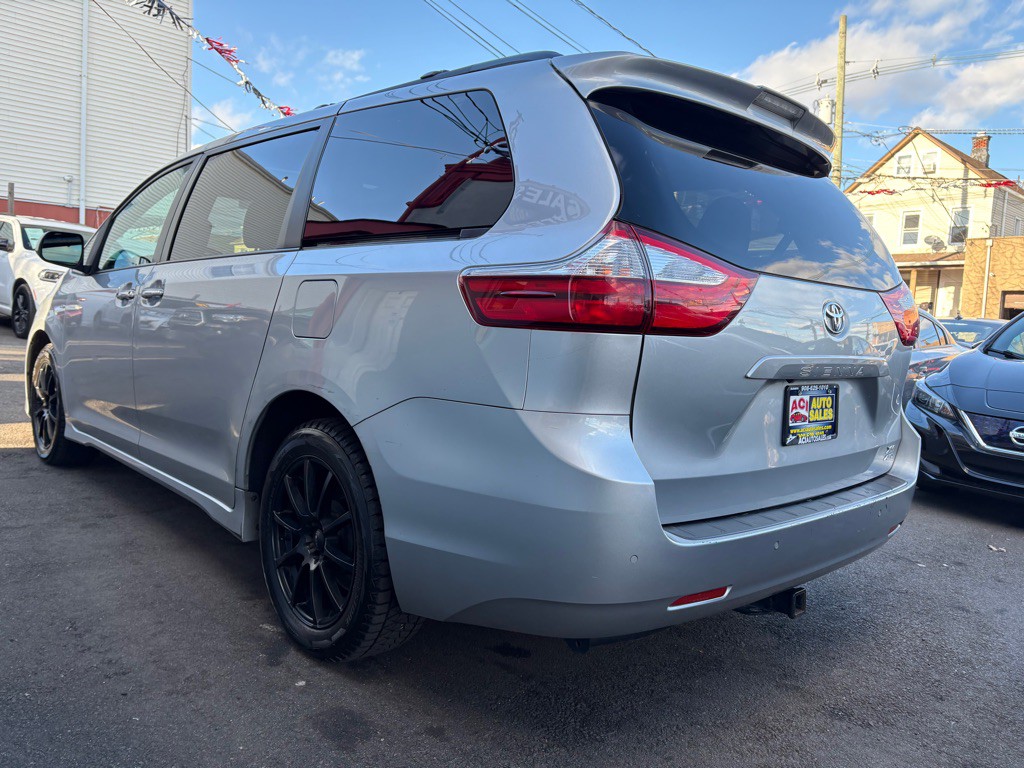 2019 Toyota Sienna Image 5