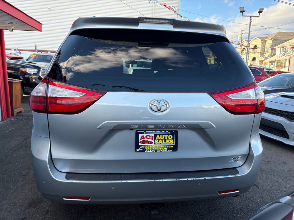 2019 Toyota Sienna Image 6