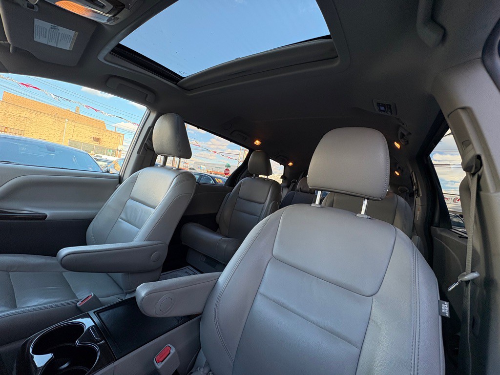 2019 Toyota Sienna Image 14