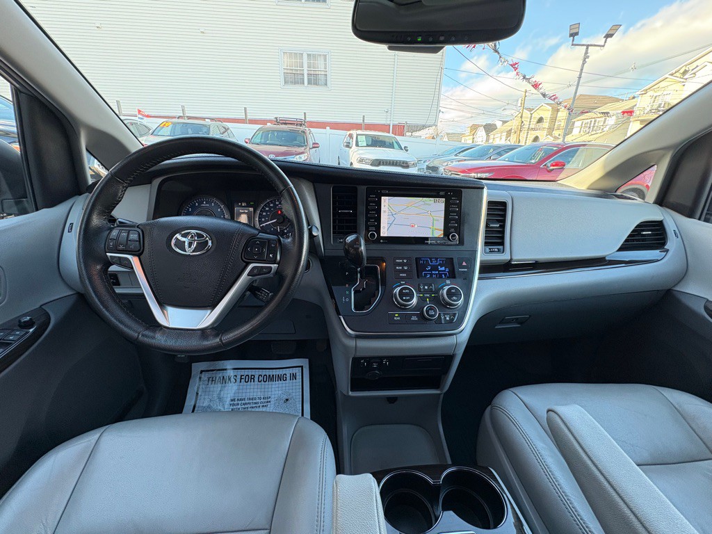 2019 Toyota Sienna Image 16