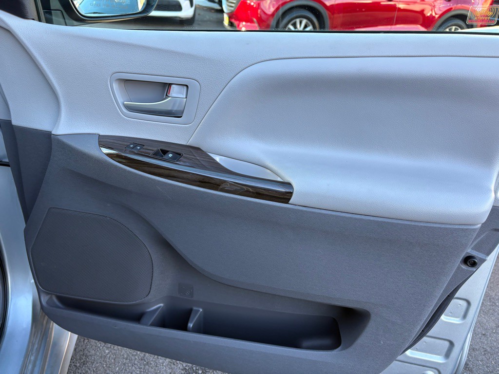 2019 Toyota Sienna Image 25