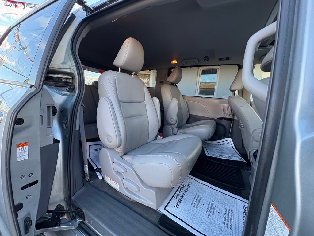 2019 Toyota Sienna Image 28