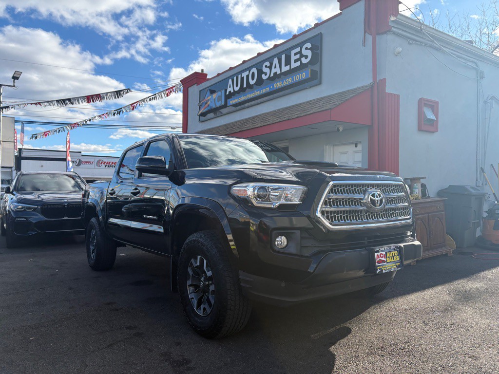 2017 Toyota Tacoma Image 1