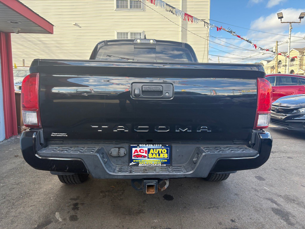 2017 Toyota Tacoma Image 6