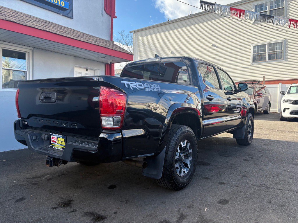 2017 Toyota Tacoma Image 7
