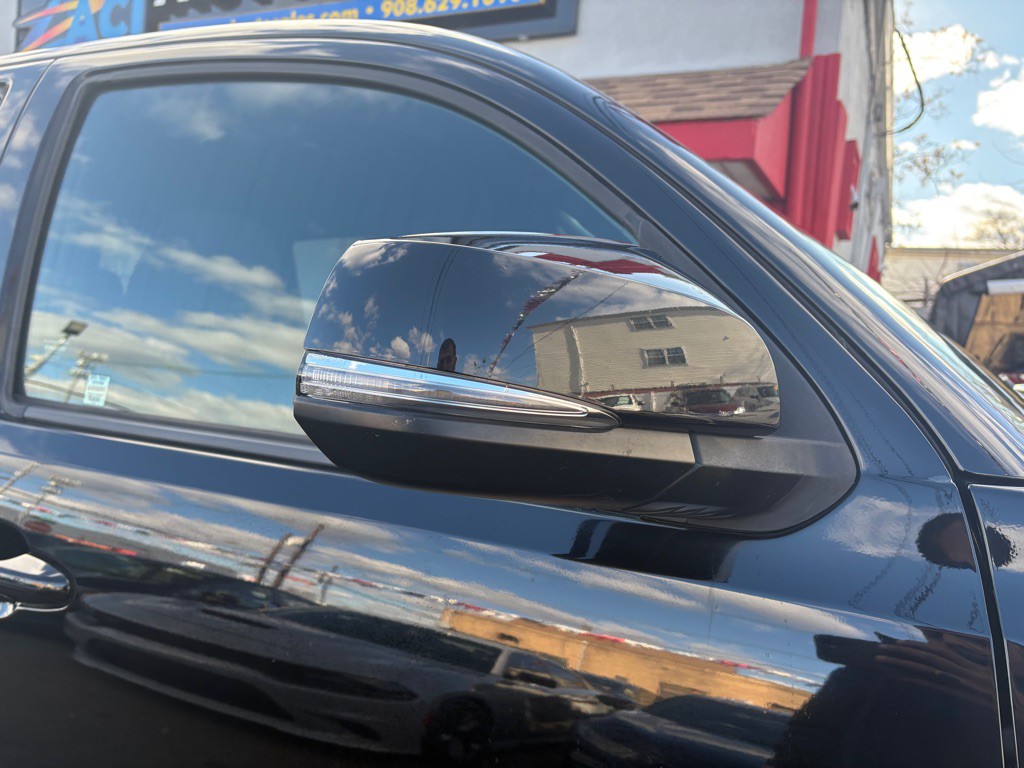 2017 Toyota Tacoma Image 9