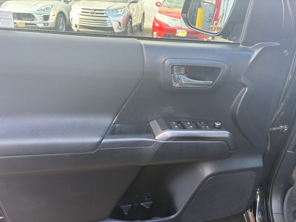 2017 Toyota Tacoma Image 15