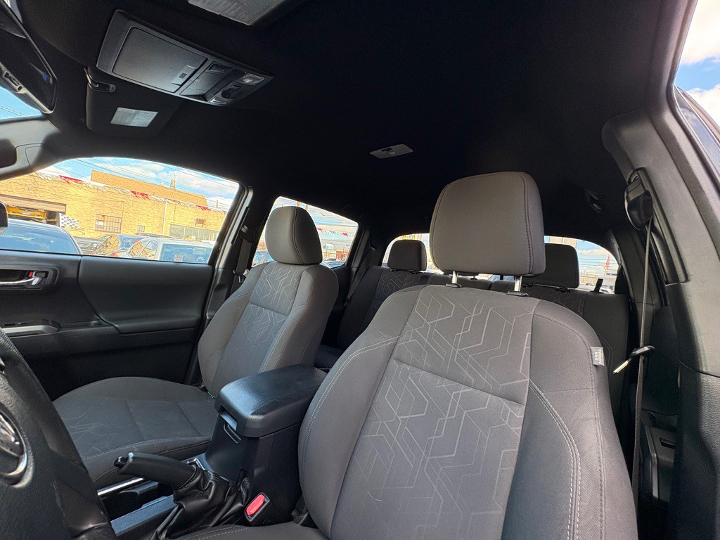 2017 Toyota Tacoma Image 17