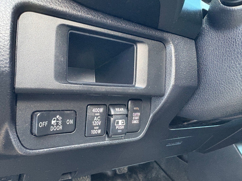 2017 Toyota Tacoma Image 18