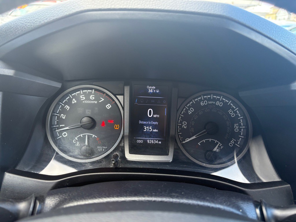 2017 Toyota Tacoma Image 20