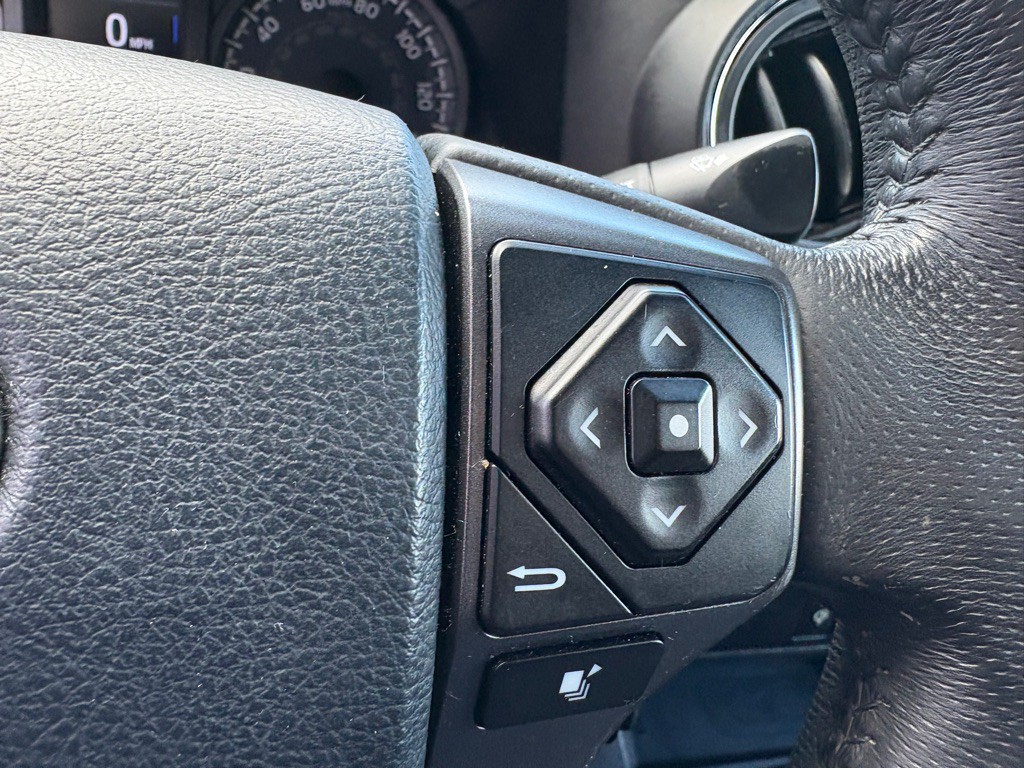 2017 Toyota Tacoma Image 21