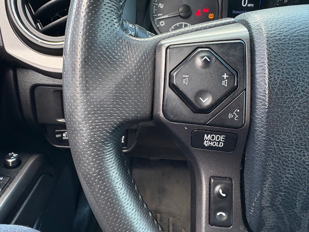 2017 Toyota Tacoma Image 22