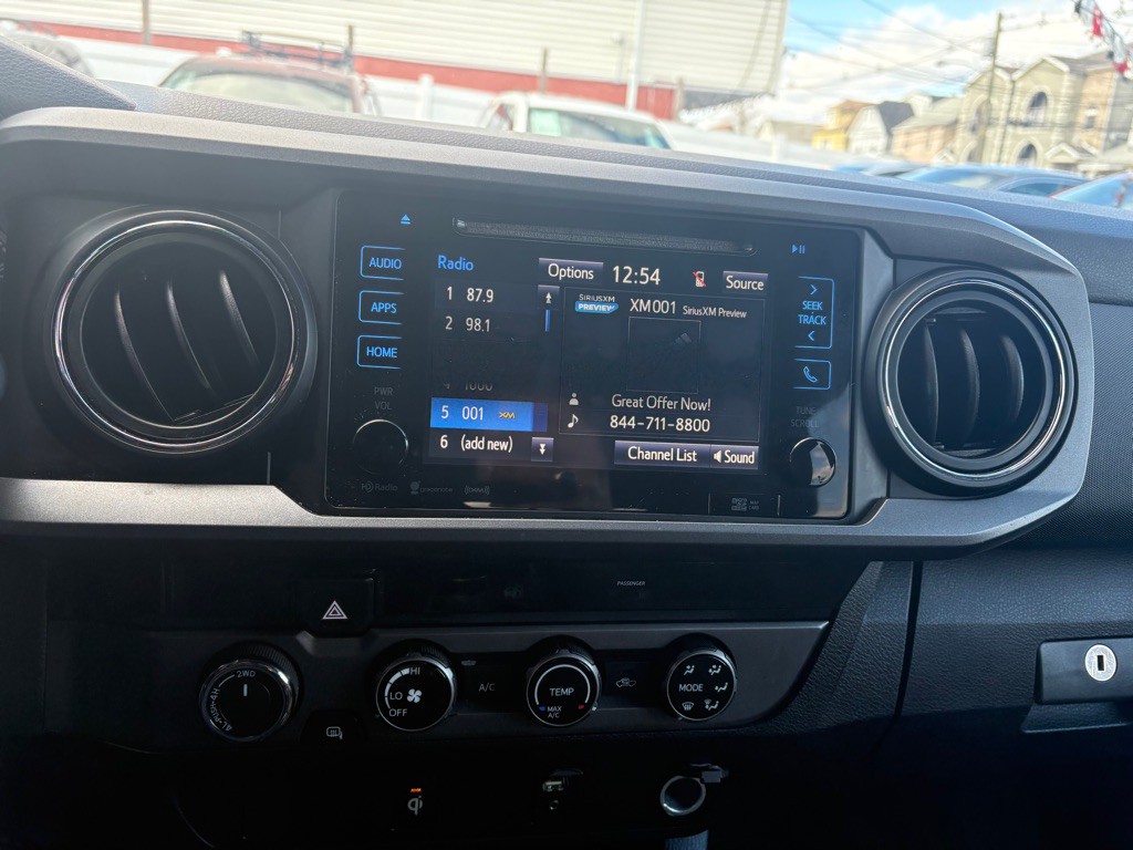 2017 Toyota Tacoma Image 23