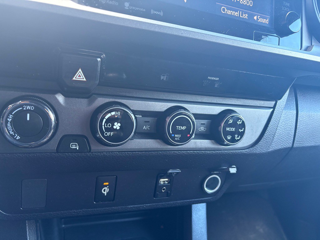 2017 Toyota Tacoma Image 24