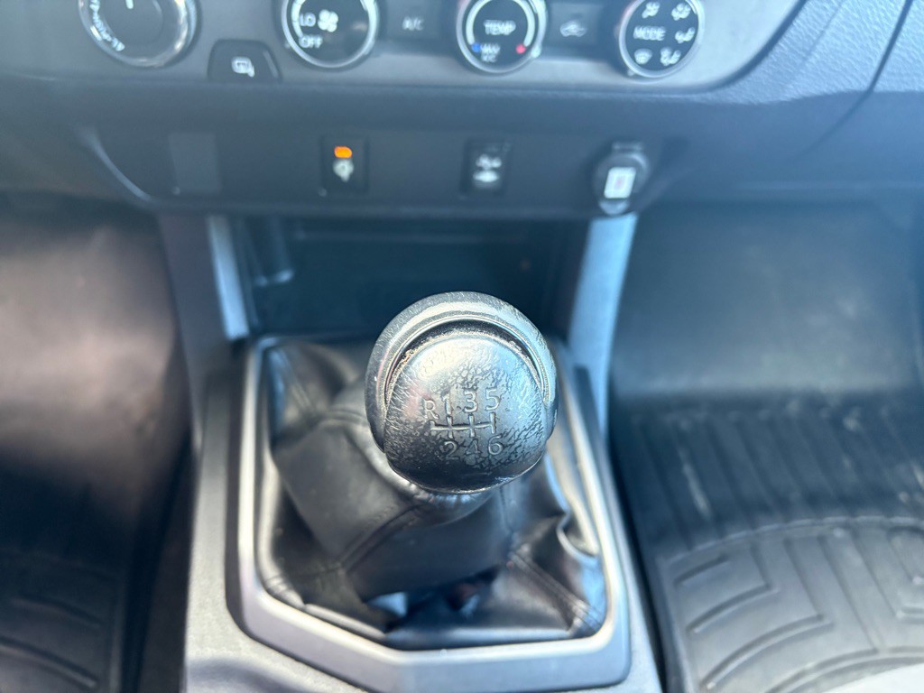 2017 Toyota Tacoma Image 25