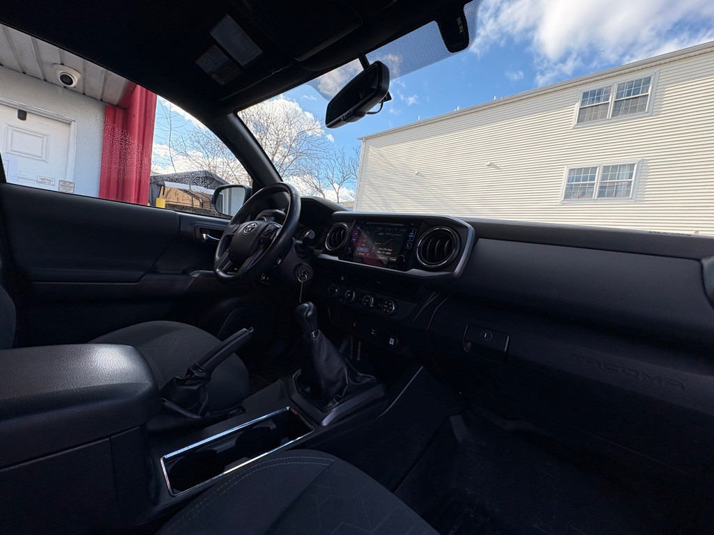 2017 Toyota Tacoma Image 29