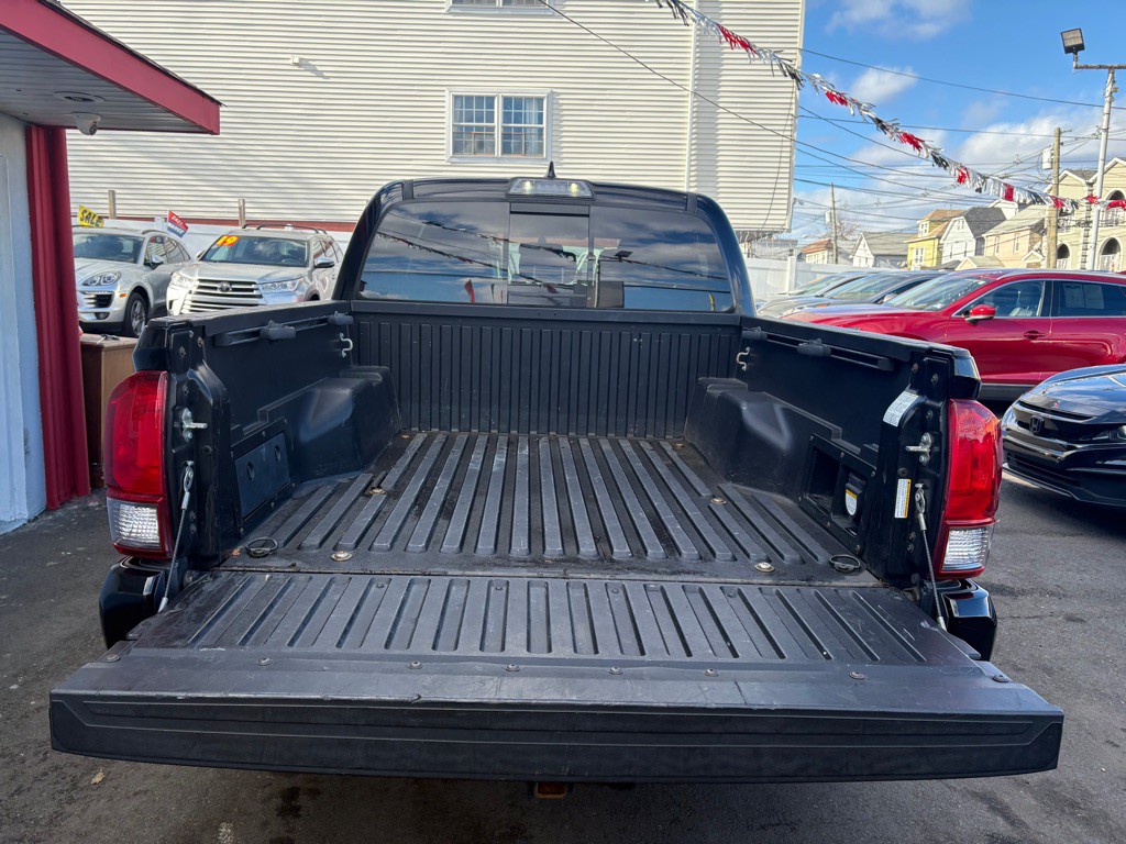 2017 Toyota Tacoma Image 31