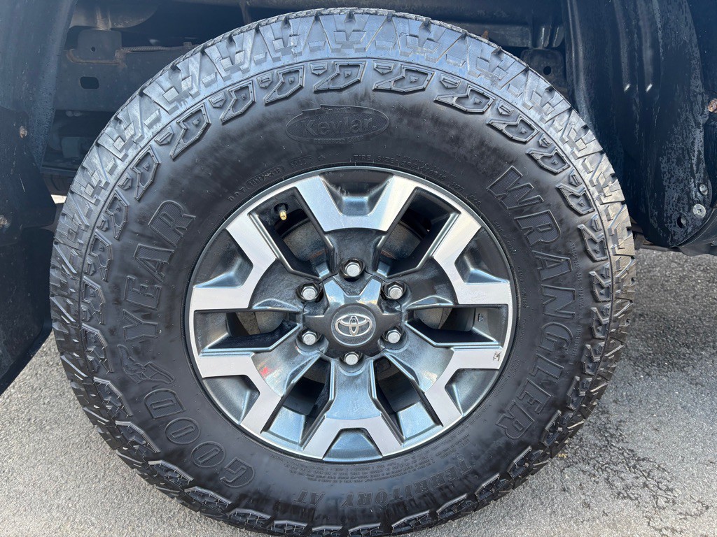 2017 Toyota Tacoma Image 35