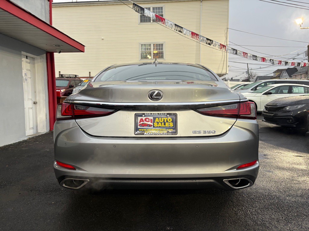 2020 Lexus ES Image 5