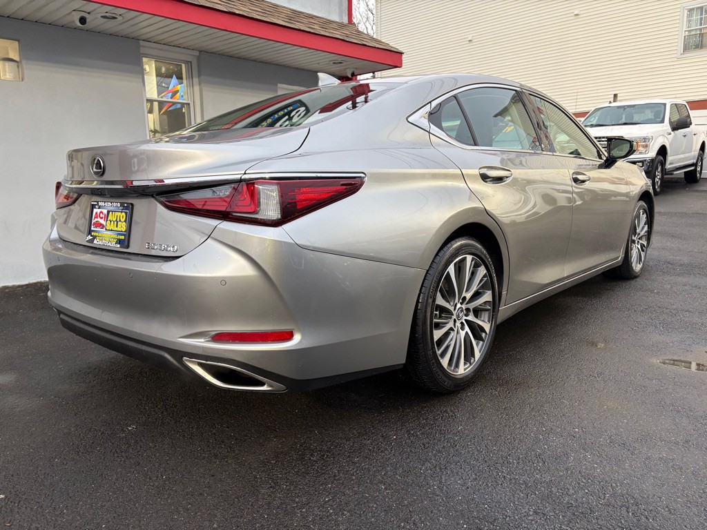 2020 Lexus ES Image 6