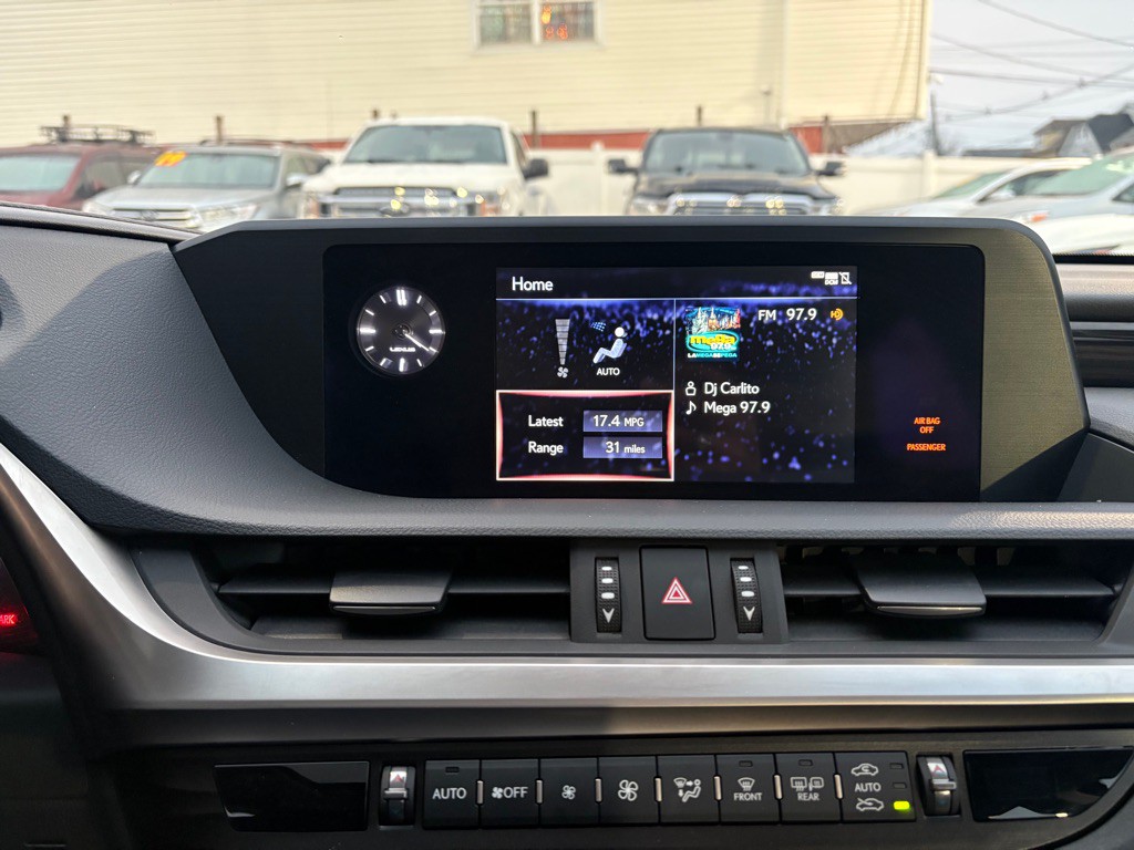 2020 Lexus ES Image 20