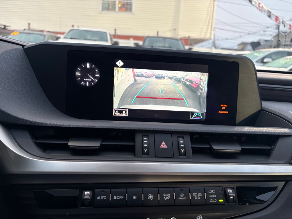 2020 Lexus ES Image 21