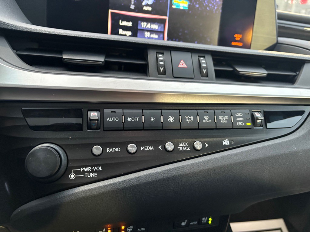 2020 Lexus ES Image 22