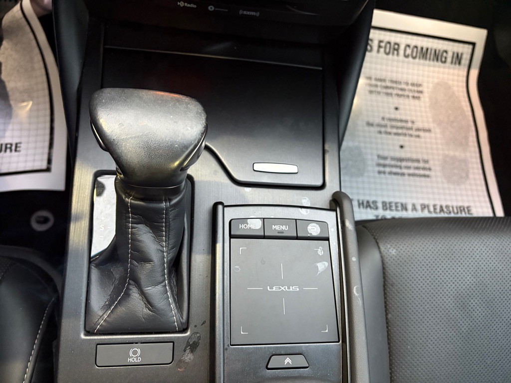 2020 Lexus ES Image 24