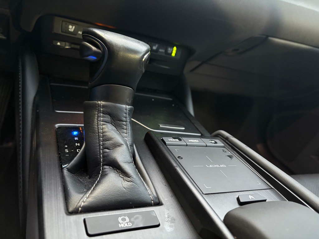 2020 Lexus ES Image 25