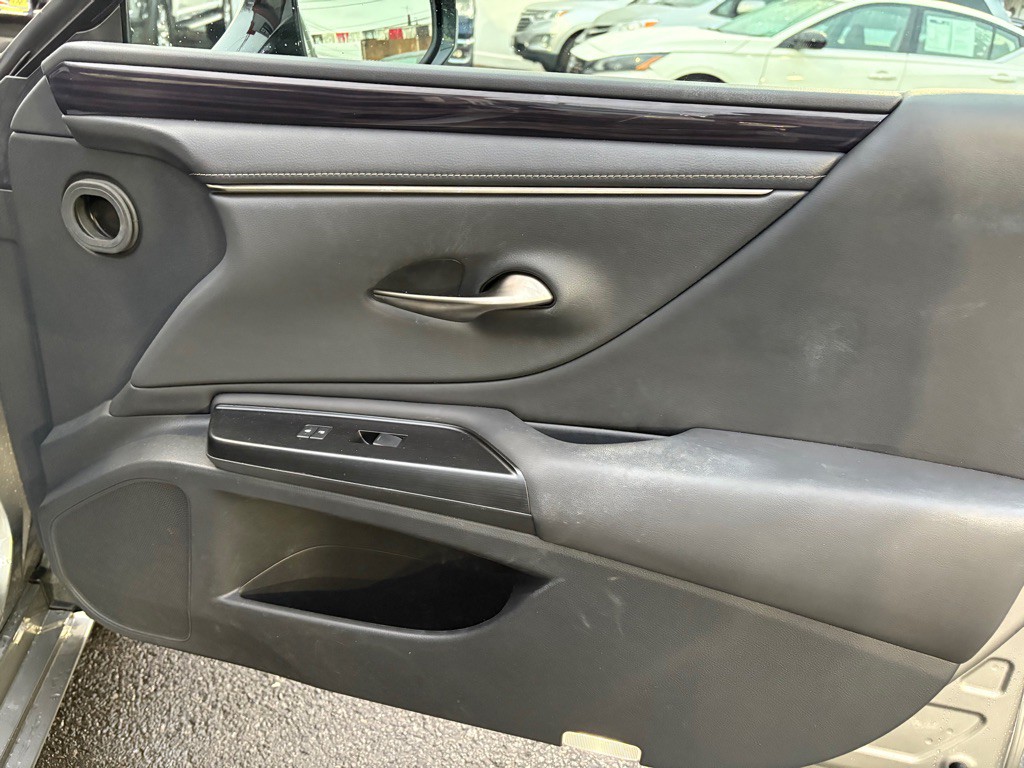 2020 Lexus ES Image 27